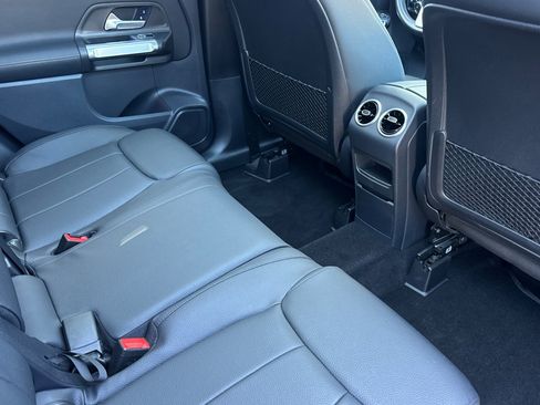 Used 2022 Mercedes-Benz GLB 250 4MATIC image 31