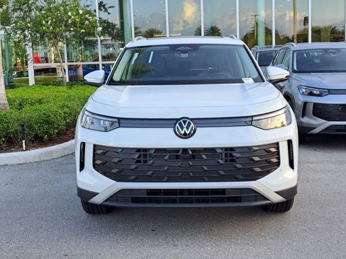 New 2026 Volkswagen Tiguan SE FWD image 2