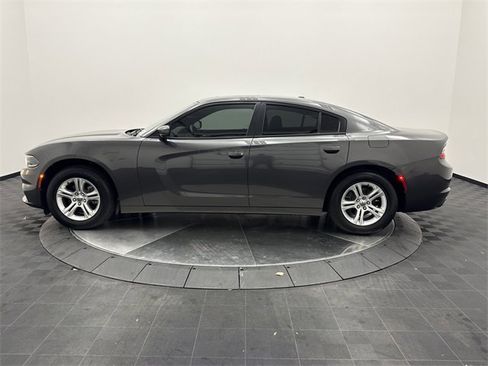 Used 2019 Dodge Charger SXT image 4