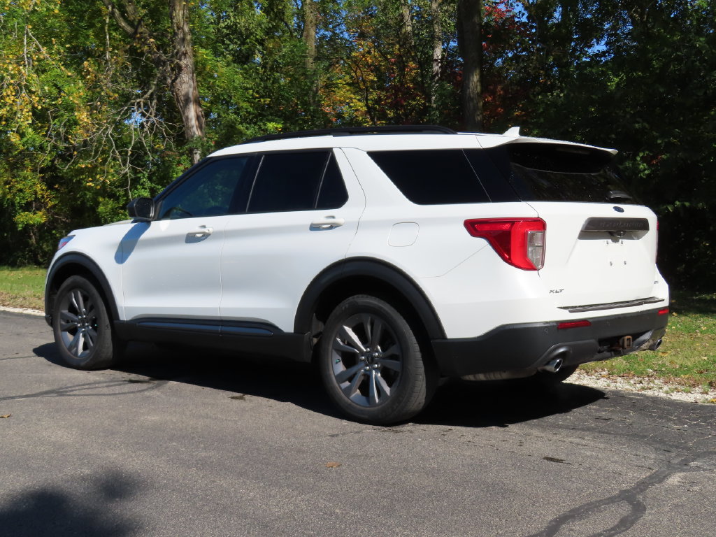 Used 2021 Ford Explorer XLT w/ Equipment Group 202A AWD/4WD image 5