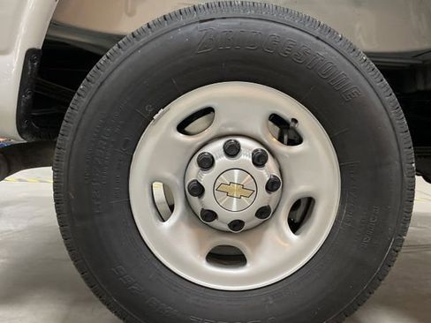 Used 2025 Chevrolet Express 2500 Extended w/ Communications Package image 17