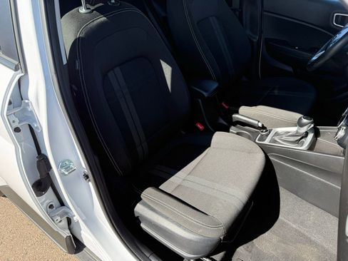 Used 2025 Hyundai Venue SEL FWD image 31