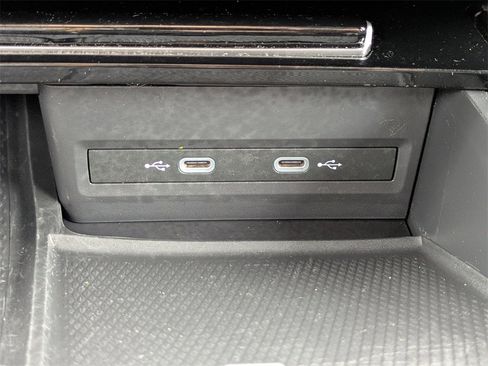 Used 2024 Volkswagen Atlas Peak Edition SE image 23