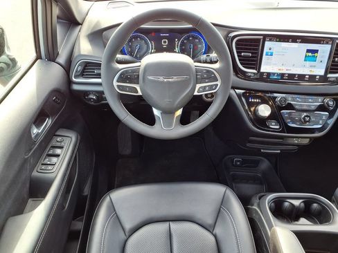 Used 2026 Chrysler Pacifica Select FWD image 15