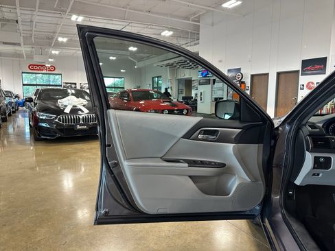 Used 2014 Honda Accord LX image 9