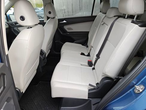 Used 2018 Volkswagen Tiguan SE w/ Panoramic Sunroof Package image 15