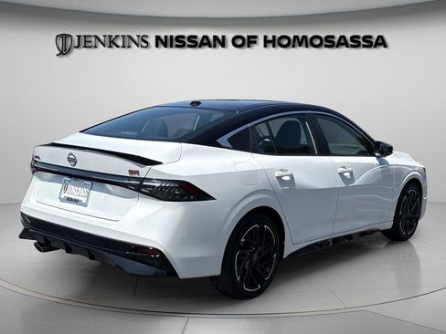 New 2026 Nissan Sentra SR w/ Floor Mat Package FWD image 5