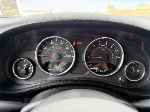 Used 2016 Jeep Wrangler Unlimited Sahara image 12