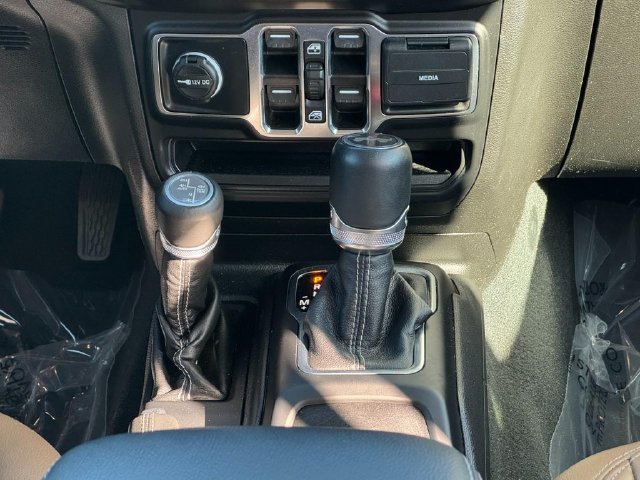 Used 2022 Jeep Wrangler Unlimited Sahara w/ Safety Group AWD/4WD image 18