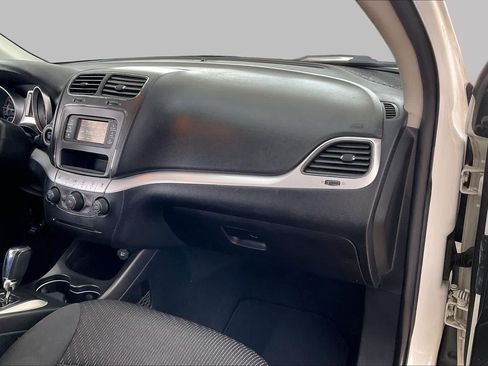Used 2018 Dodge Journey SE w/ Popular Equipment Group FWD image 18