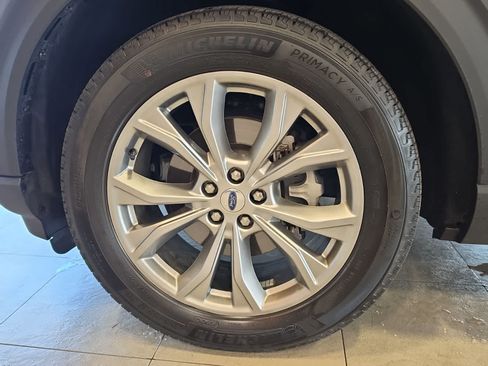 Used 2023 Ford Explorer XLT w/ Equipment Group 202A AWD/4WD image 12