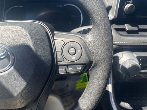 Used 2023 Toyota RAV4 LE AWD/4WD image 27