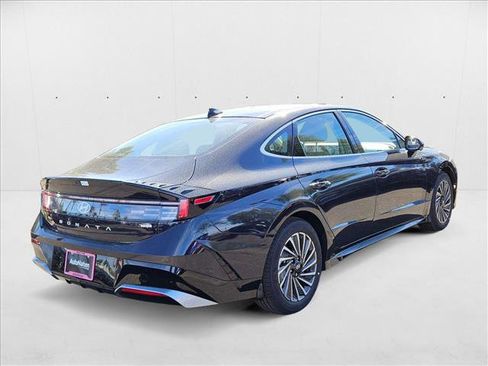 New 2025 Hyundai Sonata Limited image 2