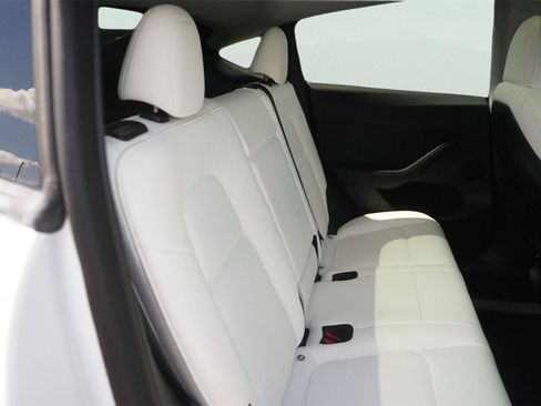 Used 2022 Tesla Model Y Performance AWD/4WD image 17