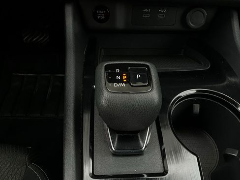 Used 2025 Nissan Rogue SV image 24