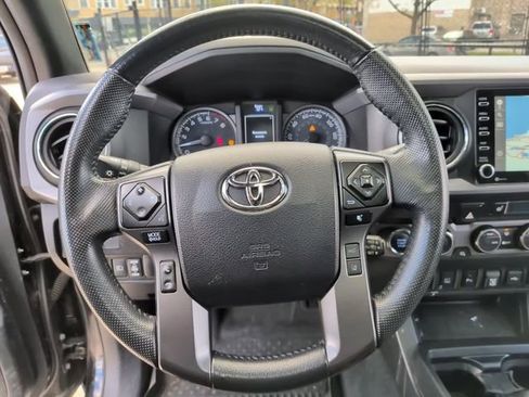 Used 2021 Toyota Tacoma TRD Off-Road w/ TRD Premium Off Road Package AWD/4WD image 17