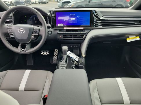 New 2026 Toyota Camry Hybrid AWD/4WD image 9