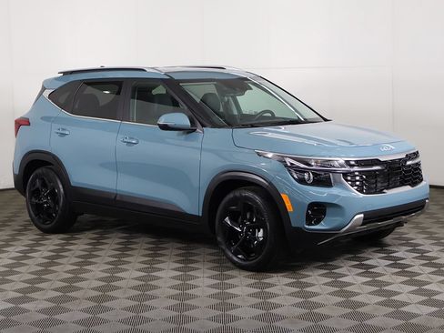 Certified 2026 Kia Seltos EX w/ EX Sunroof Package FWD image 2