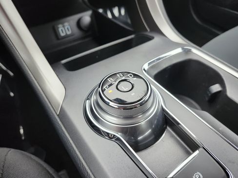 Used 2020 Ford Fusion SE FWD image 10