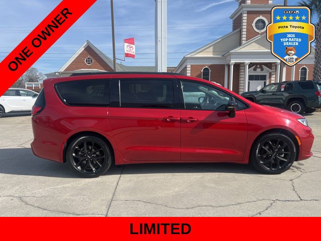 Used 2025 Chrysler Pacifica Limited FWD image 4