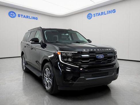Used 2026 Ford Expedition Active RWD image 14