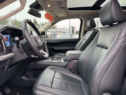 Used 2022 Ford Expedition XLT image 13