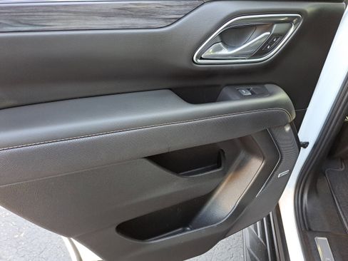 Used 2023 GMC Yukon SLT w/ SLT Premium Package image 11