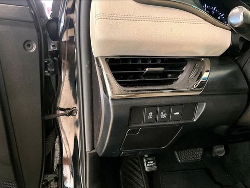 Used 2016 Toyota Avalon Touring FWD image 30