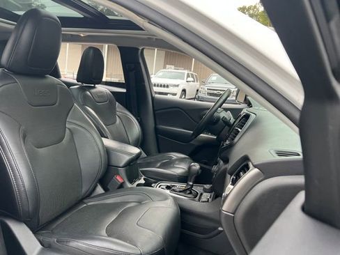 Used 2019 Jeep Cherokee Limited image 35