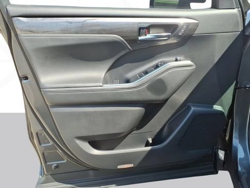 Used 2022 Toyota Highlander Limited AWD/4WD image 10