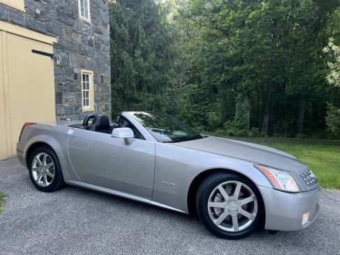 Used 2004 Cadillac XLR RWD image 45