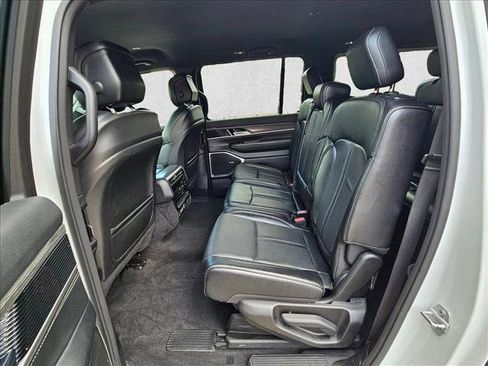 Used 2024 Jeep Wagoneer L Series II RWD image 18