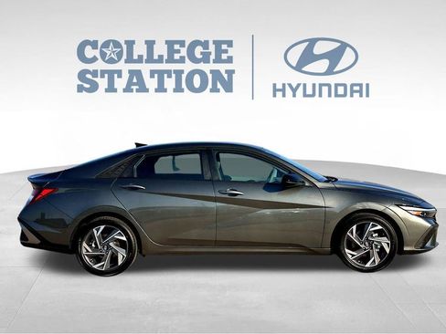 Used 2025 Hyundai Elantra Sport w/ Cargo Package FWD image 11