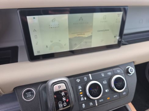 Used 2020 Land Rover Defender 110 SE image 28