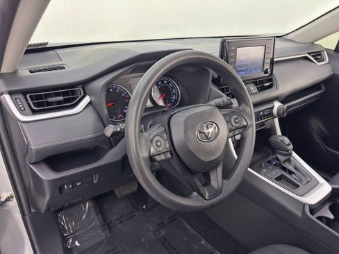 Used 2019 Toyota RAV4 LE image 12