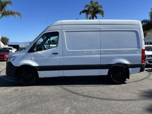 Used 2025 Mercedes-Benz Sprinter 2500 image 9