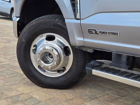 Used 2024 Ford F350 Lariat image 31