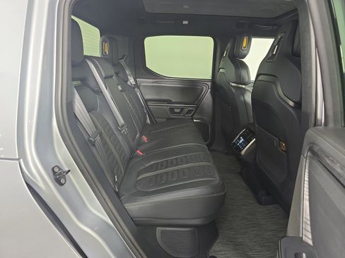 Used 2022 Rivian R1T Adventure image 22