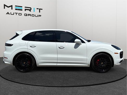 Used 2021 Porsche Cayenne GTS w/ Premium Package image 10