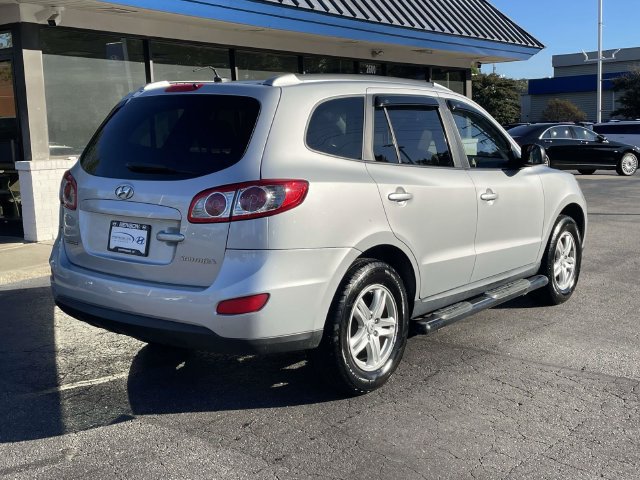Used 2010 Hyundai Santa Fe GLS FWD image 6