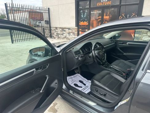 Used 2017 Volkswagen Passat 1.8T R-Line FWD image 9