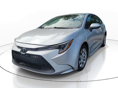 Used 2021 Toyota Corolla LE FWD image 3