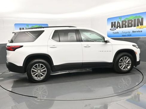 Used 2023 Chevrolet Traverse LT FWD image 6