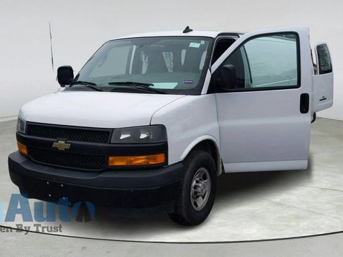 Used 2019 Chevrolet Express 3500 Extended w/ Driver Convenience Package RWD image 11