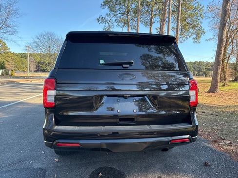 Used 2023 Ford Expedition XLT image 4