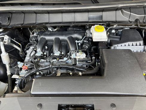 Used 2025 Nissan Pathfinder SV FWD image 34