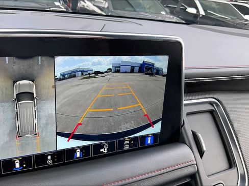 Used 2022 Chevrolet Suburban RST w/ Luxury Package image 26