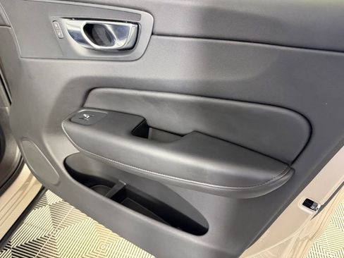 Used 2025 Volvo XC60 B5 Plus image 18