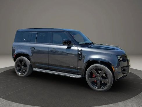 Used 2024 Land Rover Defender 110 X AWD/4WD image 2