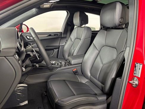 Certified 2026 Porsche Macan AWD/4WD image 5